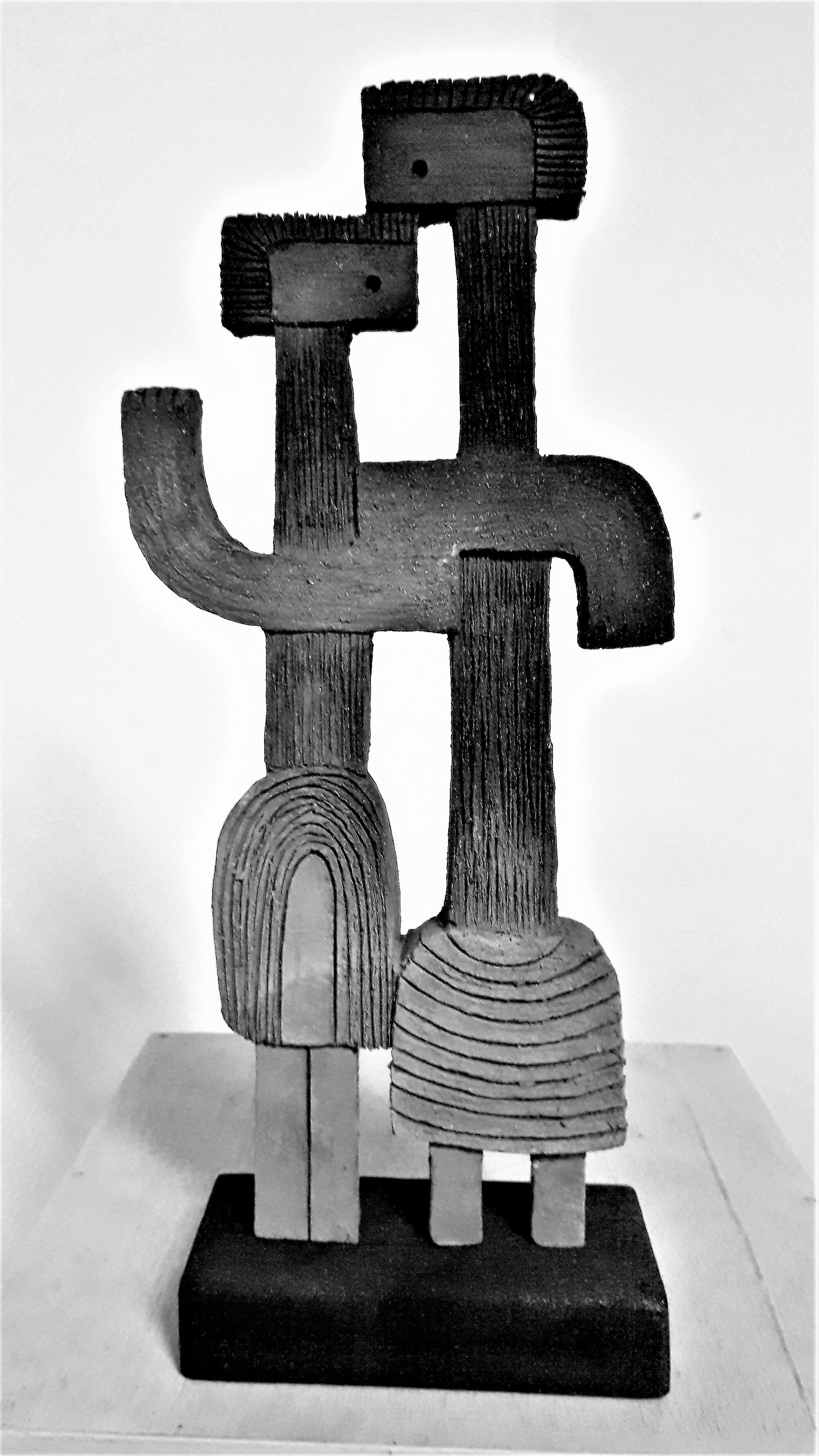 sculpture argile couple primitif abstrait