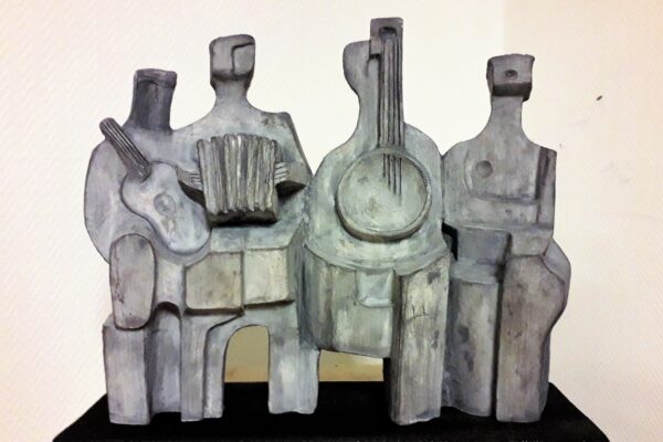 sculpture argile groupe musiciens abstrait